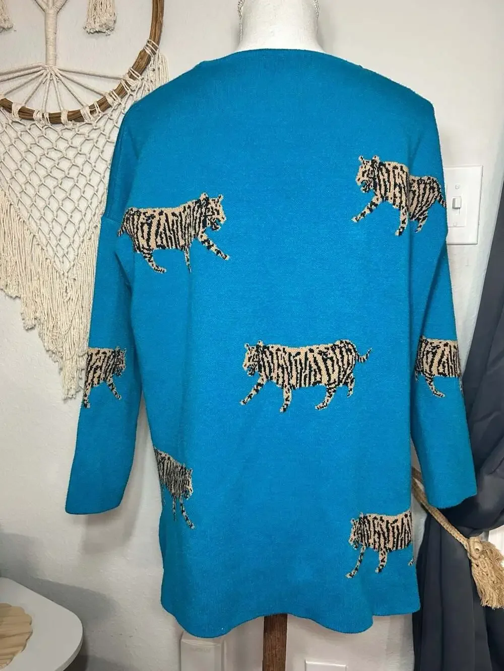 Pixi + Ivy Women's Blue Tiger Print Oversized Knit Sweater
